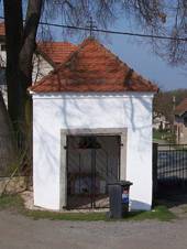 Kamenice-Ldv, Letn 166 a kaplika.jpg