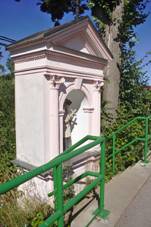 Lsenice, kaple na mostu.jpg