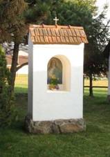 Kaplika ve vchodn sti Bohdalna (Q67185269) 01.jpg