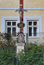 https://upload.wikimedia.org/wikipedia/commons/thumb/2/28/St%C5%99%C3%ADte%C5%BE%2C_Krumvald%2C_crucifix.jpg/800px-St%C5%99%C3%ADte%C5%BE%2C_Krumvald%2C_crucifix.jpg