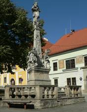 http://upload.wikimedia.org/wikipedia/commons/0/0f/Sloup_Sv_Jana_Nepomuck%C3%A9ho.JPG