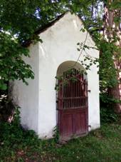 Dkansk Skaliny, chapel-shrine at No 1 (01).jpg