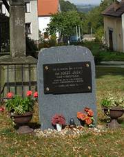 Vhe, k s pomnkem (01).jpg