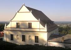 File:Fara (Dobr Voda).JPG