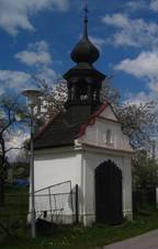 Kamenn u Novch Hrad (Sacherles) - kaple na nvsi (1).jpg