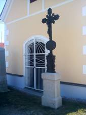 Poeinec - kaple s kkem.jpg