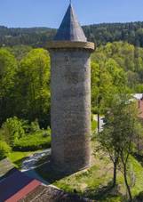 Jako ve stedovku: Jeb na lidsk pohon pouili pi rekonstrukci ve  hradu Romberk - ESTAV.cz