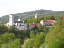 Romberk nad Vltavou, od jihozpadu, hrad.jpg