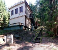 Sobnov, upper building of the hydroelectric power plant 01.jpg