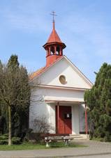 025 Chyava Mal Strana Z kaple.jpg