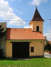 https://upload.wikimedia.org/wikipedia/commons/thumb/c/c0/Horn%C3%AD_Bezd%C4%9Bkov%2C_Bell_Tower.jpg/800px-Horn%C3%AD_Bezd%C4%9Bkov%2C_Bell_Tower.jpg