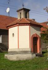 https://upload.wikimedia.org/wikipedia/commons/thumb/d/d8/Makotrasy_KL_CZ_chapel_139.jpg/800px-Makotrasy_KL_CZ_chapel_139.jpg