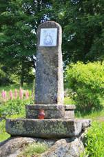 Pomnk u hlavn silnice