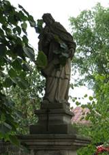https://upload.wikimedia.org/wikipedia/commons/9/96/Malechov%2C_socha_svat%C3%A9ho_Jana_Nepomuck%C3%A9ho.jpg