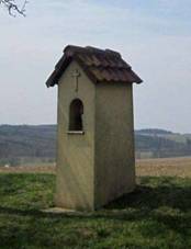 https://upload.wikimedia.org/wikipedia/commons/thumb/5/50/Kapli%C4%8Dka_ji%C5%BEn%C4%9B_od_Mysl%C3%ADva_%28Q66050996%29_02.jpg/1024px-Kapli%C4%8Dka_ji%C5%BEn%C4%9B_od_Mysl%C3%ADva_%28Q66050996%29_02.jpg