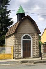 https://upload.wikimedia.org/wikipedia/commons/thumb/d/d8/B%C4%9Blu%C5%A1ice%2C_Chapel.jpg/800px-B%C4%9Blu%C5%A1ice%2C_Chapel.jpg