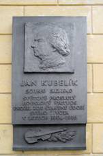 Bchory - pamtn deska na zmeku.jpg