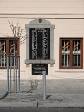 erven Peky, pomnk padlm.jpg