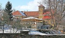 Zmek ve vsi erven Hrdek