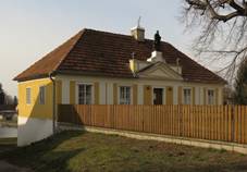 Konrovice, pitl se sochou svatho Jana Nepomuckho.jpg