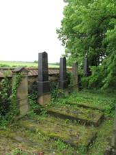 Kouim, idovsk hbitov, hroby.jpg