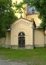 https://upload.wikimedia.org/wikipedia/commons/thumb/d/d4/Ov%C4%8D%C3%A1ry%2C_Chapel.jpg/800px-Ov%C4%8D%C3%A1ry%2C_Chapel.jpg