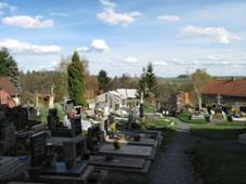 Poln Vodrady, hbitov.jpg