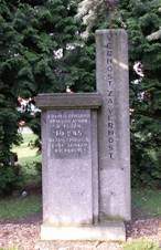 Radim - pamtnk 2 vlky.JPG