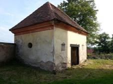 Svojice (Koln) kostel hbitovn domek.jpg