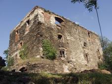 Tnec nad Labem - tvrz.JPG