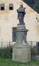 Socha sv. Jana Nepomuckho, Nebeziny.jpg