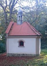 https://upload.wikimedia.org/wikipedia/commons/thumb/d/d7/Ra%C4%8D%C3%ADn_%28Ne%C4%8Dtiny%29%2C_kapli%C4%8Dka.jpg/800px-Ra%C4%8D%C3%ADn_%28Ne%C4%8Dtiny%29%2C_kapli%C4%8Dka.jpg