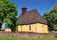 Kostel Nanebevzet� Panny Marie na n�vsi