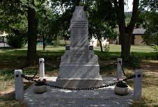 Trnova Plzen pomnik na navsi.jpg