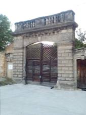 Hospoz�n, Kladno district, Central Bohemia, Czechia, a gate portal.jpg