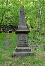 Kraslice Dotzauerv obelisk (1) .jpg