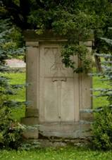 Pamtnk u kostela-deska.JPG