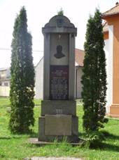 Pomnk Osvobozen Dtkovice.jpg