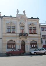 Krom, Riegrovo nmst 157-158.jpg