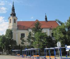 Kvasice, kostel z boku.jpg