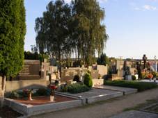 Kvasice, hbitov 01.jpg