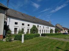 Kyselovice, fara.jpg