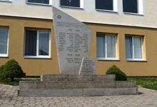 Lubn (KM), pomnk.JPG