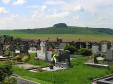Chlum Hill and cemetery, Ro�t�n.jpg