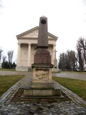 V�ky (KM), pomn�k.jpg