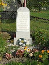 Holsice E. Pamatnik.jpg