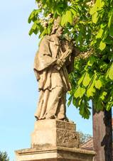 https://upload.wikimedia.org/wikipedia/commons/thumb/3/33/Socha_svat%C3%A9ho_Jana_Nepomuck%C3%A9ho_v_Kobylnici.jpg/800px-Socha_svat%C3%A9ho_Jana_Nepomuck%C3%A9ho_v_Kobylnici.jpg