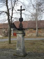 https://upload.wikimedia.org/wikipedia/commons/thumb/d/de/Malenovice_C._Krizek.jpg/800px-Malenovice_C._Krizek.jpg