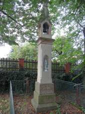 https://upload.wikimedia.org/wikipedia/commons/thumb/0/0e/Miletice_%28Nepomerice%29_F._Krizek-Zvonicka.jpg/800px-Miletice_%28Nepomerice%29_F._Krizek-Zvonicka.jpg