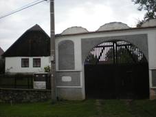 House number 7 Pabenice numberplate visible.JPG